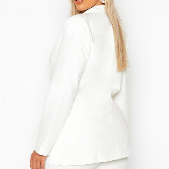 NEW•16•TIMELESS WHITE BLAZER WITH GOLD BUTTONS - Picture 4 of 7